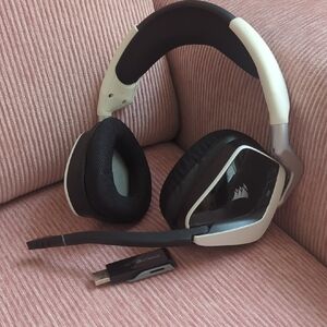 Corsair VOID RGB ELITE Wireless Headset with USB Adapter